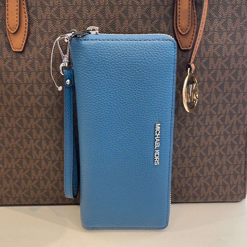 MICHAEL KORS
Leather Continental Wristlet Phone Case Wallet 
Teal
NWT - Picture 3 of 16